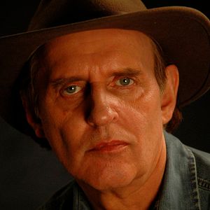 Bilder The Man Of A Thousand Songs