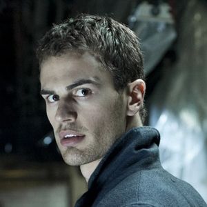 Bilder Theo James