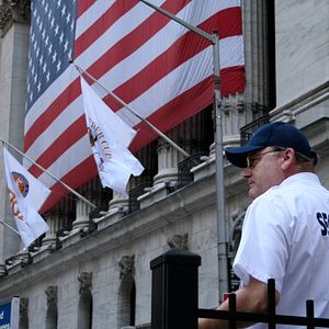 Bilder Mark Lombardi - Kunst und Konspiration