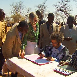 Bilder Knistern der Zeit - Christoph Schlingensief und sein Operndorf in Burkina Faso