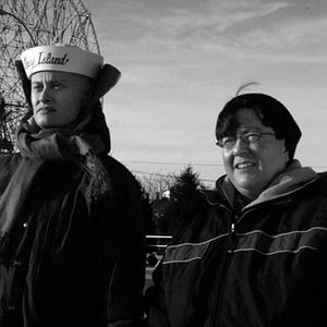 Bilder Codependent Lesbian Space Alien Seeks Same