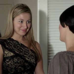 Bilder Weiblich, tödlich sucht... - Wer ist Carrie?