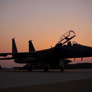 Bilder Into the Sun - Kampf über den Wolken