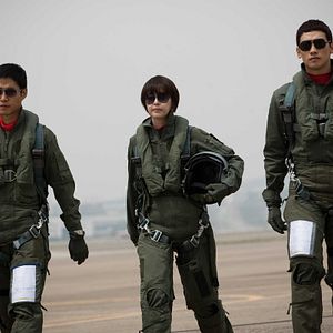 Bilder Into the Sun - Kampf über den Wolken