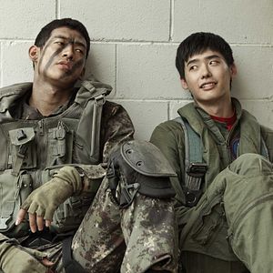 Bilder Into the Sun - Kampf über den Wolken