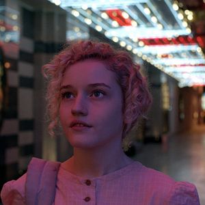 Bilder Julia Garner