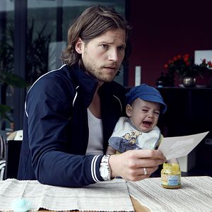 Bilder Nein! Aus! Pfui! Ein Baby an der Leine