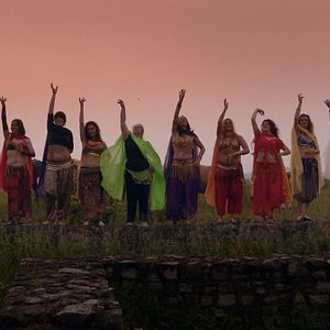 Bilder Die mit dem Bauch tanzen