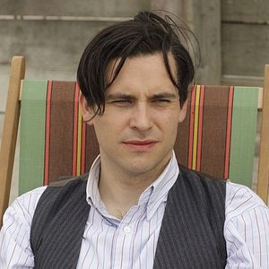 Bilder Rob James-Collier