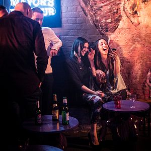 Bilder Powder Room - Mädels unter sich