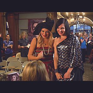 Bilder Ass Backwards - Die Schönsten sind wir