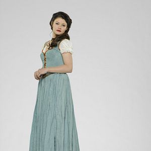 Bilder Emilie de Ravin