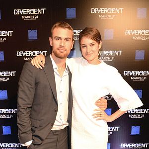 Bilder Theo James