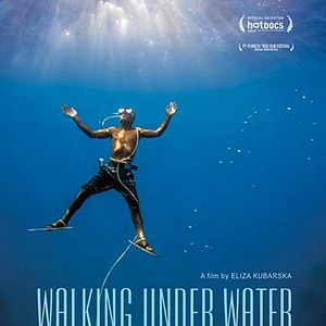 Bilder Walking Under Water