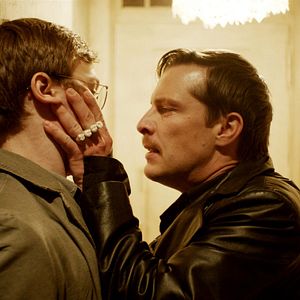 Bilder Die Frau hinter der Wand