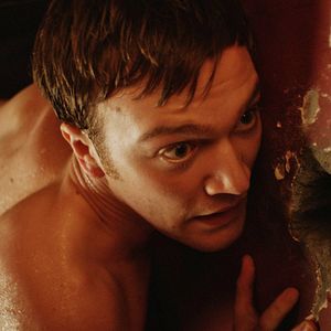 Bilder Die Frau hinter der Wand