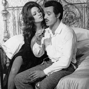 Bilder Cinco almohadas para una noche