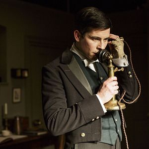 Bilder Rob James-Collier