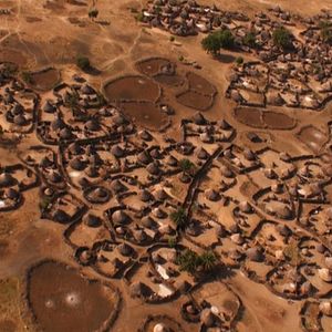 Bilder We Come as Friends