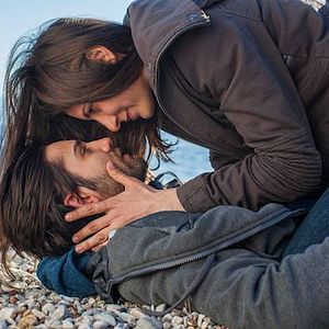 Bilder Standing Aside, Watching