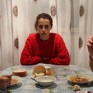 Bilder Three Windows and a Hanging