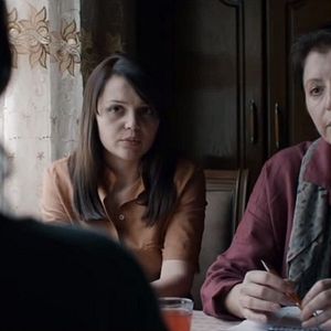 Bilder Three Windows and a Hanging