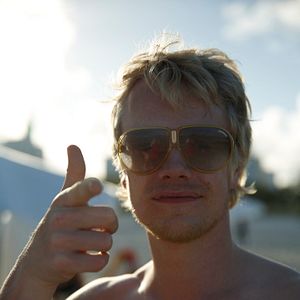 Bilder Plastic - Someone Always Pays