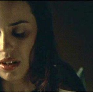 Bilder The Girl Under the Waves