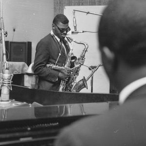 Bilder The Case of The Three Sided Dream