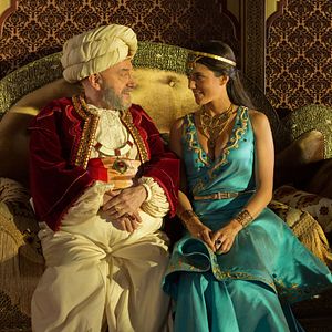 Bilder Aladin - Tausendundeiner lacht!