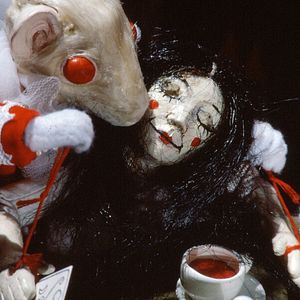 Bilder Blood Tea and Red String