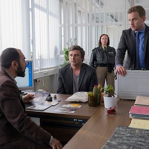 Bilder Einer für alle, alles im Eimer