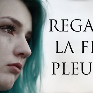 Bilder Regarde la fille pleurer