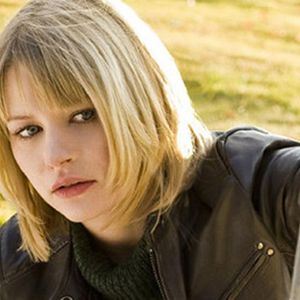 Bilder Emilie de Ravin