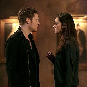 Bilder Phoebe Tonkin