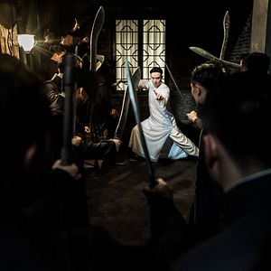 Bilder Monk Comes Down The Mountain