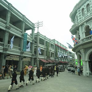 Bilder Monk Comes Down The Mountain