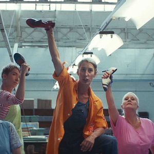 Bilder Julie und die roten Schuhe