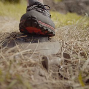 Landmine Goes Click - Film 2015 - FILMSTARTS.de