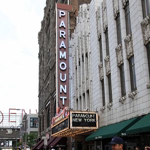 Bilder Dear Eleanor - Zwei Freundinnen auf der Suche nach ihrer Heldin