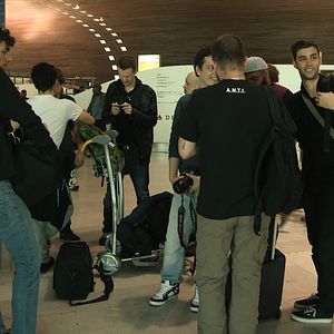 Bilder Behind Closed Door