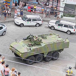 Bilder In the Shadow of the Hill