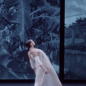 Bilder Dans les pas de Trisha Brown - Glacial Decoy à l'Opéra