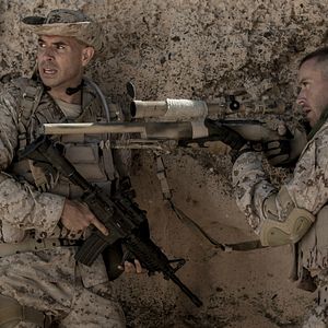 Bilder Überleben - Ein Soldat kämpft niemals allein