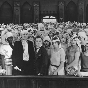 Bilder Der Mann mit den 1000 Bräuten