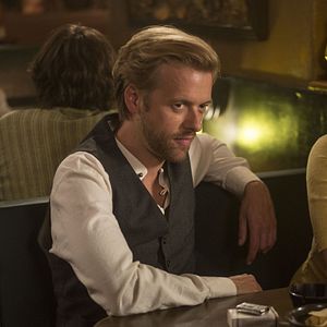 Bilder Wolves At The Door