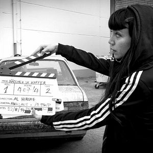 Bilder Mädchen im Koffer