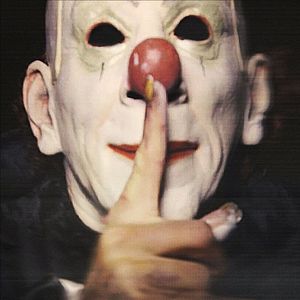 Bilder Behind The Sightings