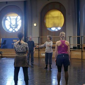 Bilder Dans les pas de Trisha Brown - Glacial Decoy à l'Opéra