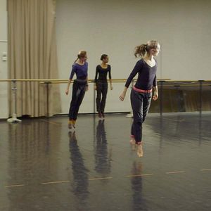 Bilder Dans les pas de Trisha Brown - Glacial Decoy à l'Opéra